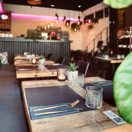 Flavor and Spice restaurant interieur